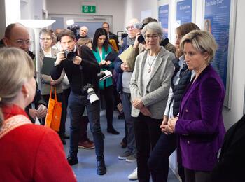 Besuch Ministerin Hoffmeister-Kraut in Kontaktstelle Frau und Beruf (01)