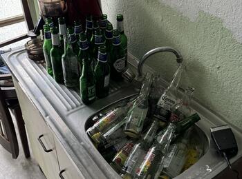 Bei zwei Kontrollen wurde unzureichende Küchen-Hygiene bemängelt. Dies wurde direkt an die Lebensmittelüberwachung weitergeleitet.