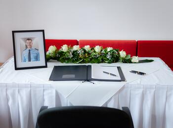 Kondolenzbuch für den getöteten Polizisten im Rathaus E 5