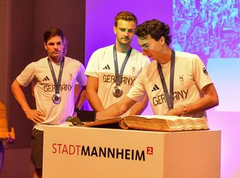 Eintrag ins Goldene Buch