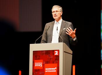 Prof. Dr. Andreas Meyer-Lindenberg, Vorstandsvorsitzender des Zentralinstituts für Seelische Gesundheit (ZI), bei seiner Keynote