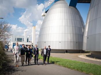 Verkehrsminister Wissing und Oberbürgermeister Specht bei der Kläranlage