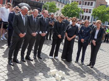 Enthüllung der Gedenkplatte für Rouven Laur