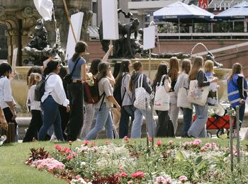 Mädchendemo in Mannheim setzt Zeichen für Gleichberechtigung und Mädchenrechte