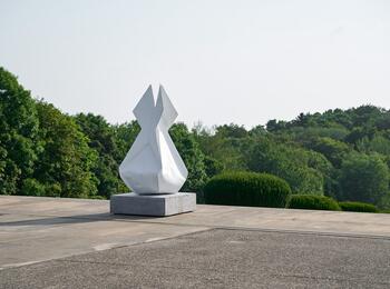 Monument Paperbomb im Elsass