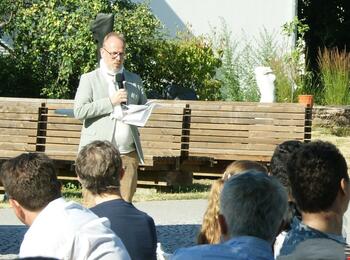 Dirk Grunert würdigt Teilnehmende der Jugendakademie 2025