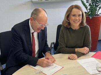 Vertragsunterzeichnung für Verbund der Universitätsklinika Heidelberg und Mannheim