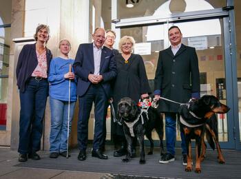 OB Christian Specht, Ursula Frenz, Beauftragte für die Belange von Menschen mit Behinderungen, Daniel Knoch, Sachgebietsleiter Jugendamt und Gesundheitsamt, und Vertreterinnen und Vertreter des Badischen Blinden und Sehbehinderten Vereins (BBSV)