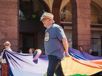 Monnem Pride 2026: Bürgermeister Dirk Grunert mit Mitarbeitenden der Stadt Mannheim