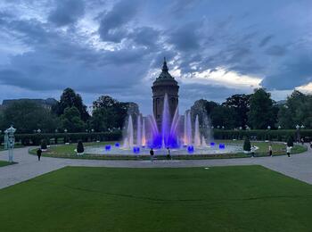 Wasserturm in Licht von Europablau