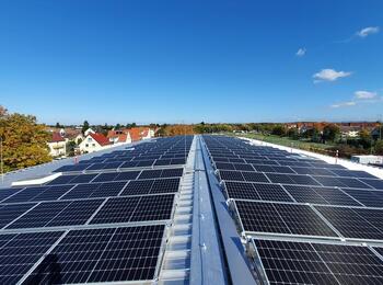 Photovoltaik Anlagen auf einem Dach