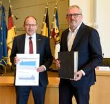 Oberbürgermeister Dr. Peter Kurz und Erster Bürgermeister und Kämmerer Christian Specht haben den Entwurf für den Haushalt des Jahres 2023 vorgestellt.