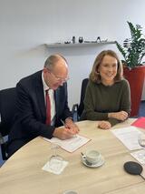 Vertragsunterzeichnung für Verbund der Universitätsklinika Heidelberg und Mannheim