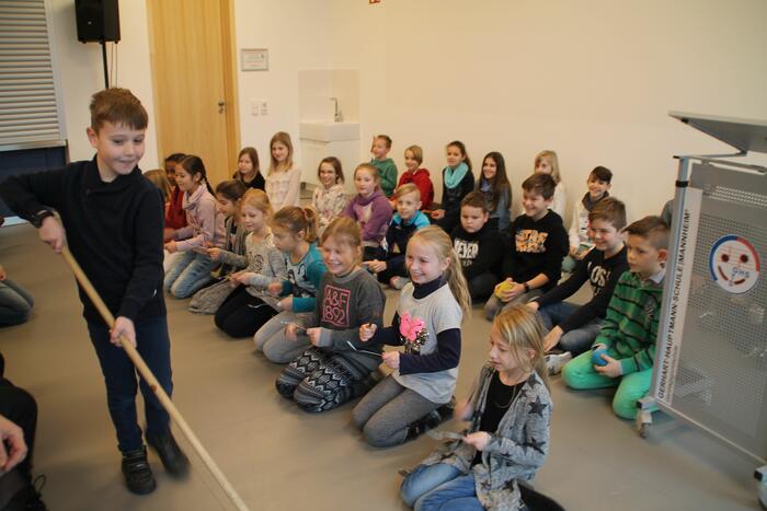 Die Schüler der Musical-AG präsentieren einen Mensa-Rap.