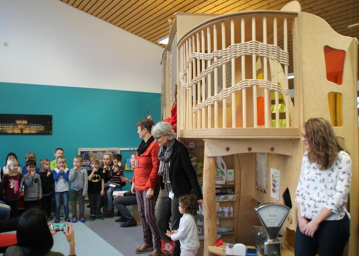 Neues Mathematik-Podest für das Eltern-Kind-Zentrum Ida Dehmel