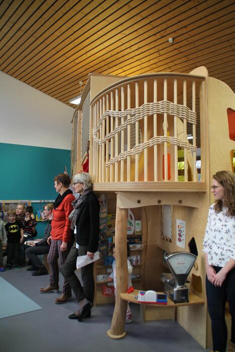 Neues Mathematik-Podest für das Eltern-Kind-Zentrum Ida Dehmel