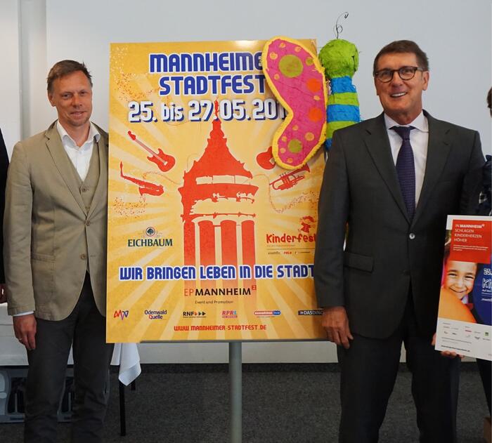 EPM-Geschäftsführer Thomas Sprengel und Bürgermeister Michael Grötsch (v. l.)