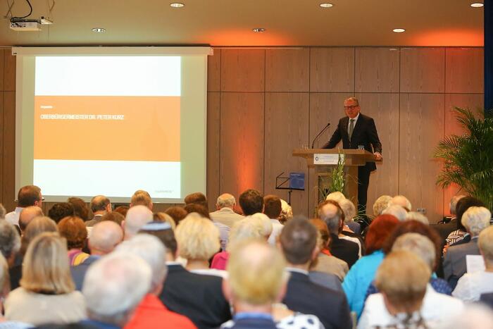 Dr. Peter Kurz spricht bei der Konzert-Matinee für Samuel Adler