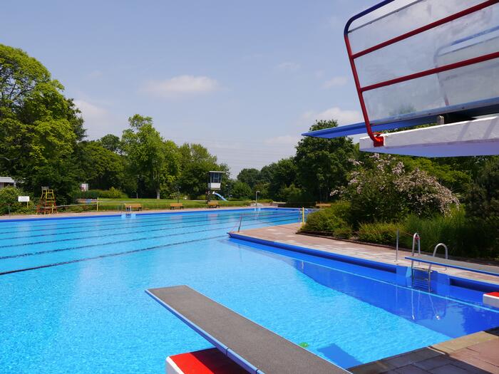 Freibäder laden zum Schwimmen ein