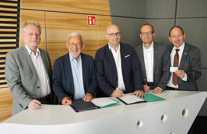 Erster Bürgermeister Christian Specht, Christian Volz, Hendrik Hoffmann, Lutz Pauels und Volkhard Malik (von rechts nach links)