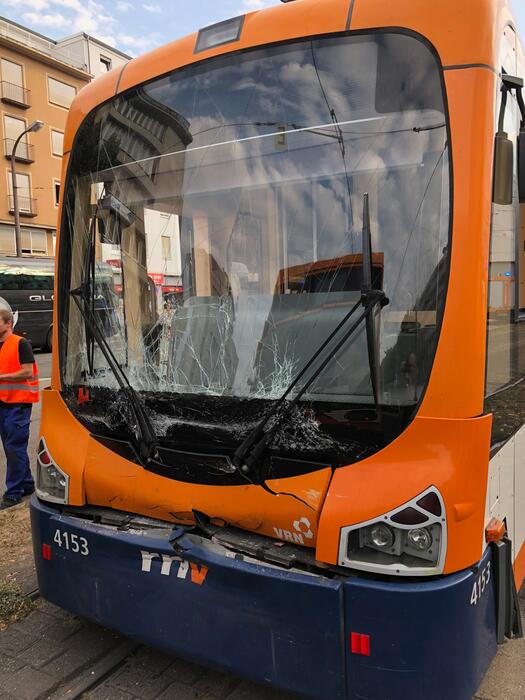 Bei dem Unfall entstand ein Sachschaden in Höhe von rund 200.000 Euro.