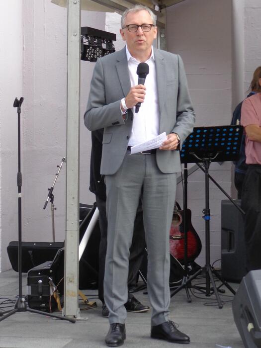 OB Dr. Kurz bei der Einweihung des Lena-Maurer-Platzes 