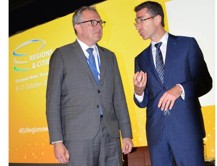 Oberbürgermeister Dr. Peter Kurz (links) und EU-Generaldirektor für Regionalpolitik und Stadtentwicklung Marc Lemaître