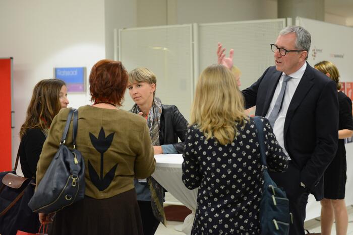 Oberbürgermeister Dr. Peter Kurz bei der Begrüßung der Teilnehmenden zur Expertenkonferenz