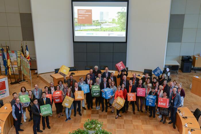 Die Teilnehmenden der internationalen Expertenkonferenz zum Leitbildprozess