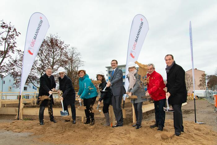 Spatenstich zum neuen Mutter-Kind-Haus im Gryphiusweg