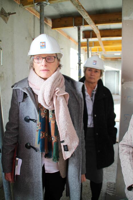 Torhaus-Wespin3- innen mit Bürgermeisterin Dr. Freunldlieb und Einrichtungsleiterin Frau Maaßen-Rux