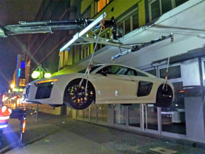 Falschparker am Haken in der Fußgängerzone Planken