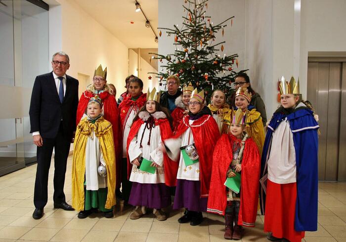 Besuch der Sternsinger im Rathaus 2019