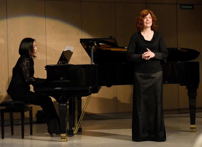 Musikalische Begleitung der Gedenkfeier durch das Gernsheim-Duo