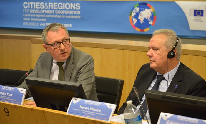 OB Dr. Peter Kurz zusammen mit dem EU-Kommissar für internationale Zusammenarbeit und Entwicklung, Neven Mimica