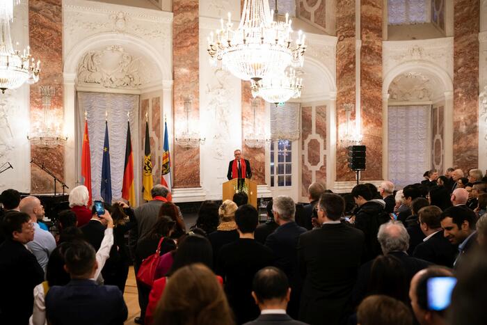 Oberbürgermeister Dr. Peter Kurz spricht beim baden-württembergisch chinesischen Frühlingsfest