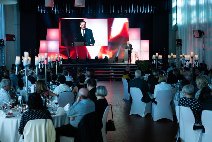 Oberbürgermeister Dr. Peter Kurz spricht bei der Jubilarfeier 2019