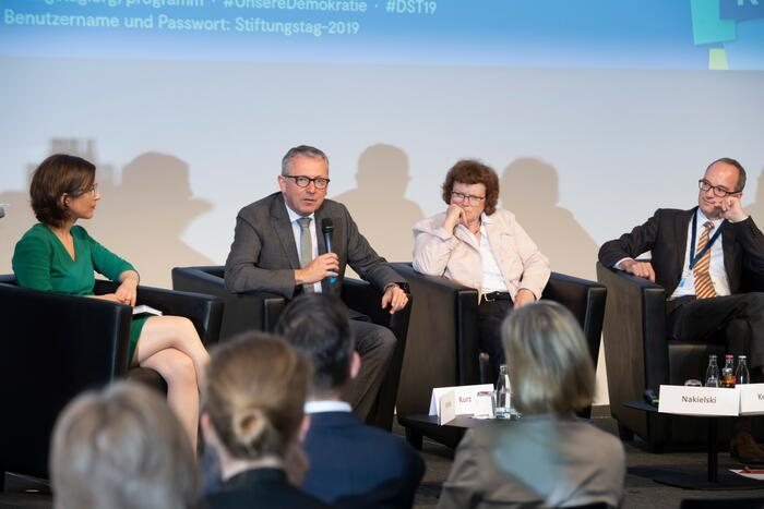 Podiumsdiskussion mit OB Dr. Peter Kurz im Rahmen des Stiftungstags