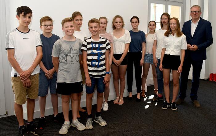 OB Dr. Peter Kurz empfängt die Preisträger von "Jugend musiziert" im Rathaus