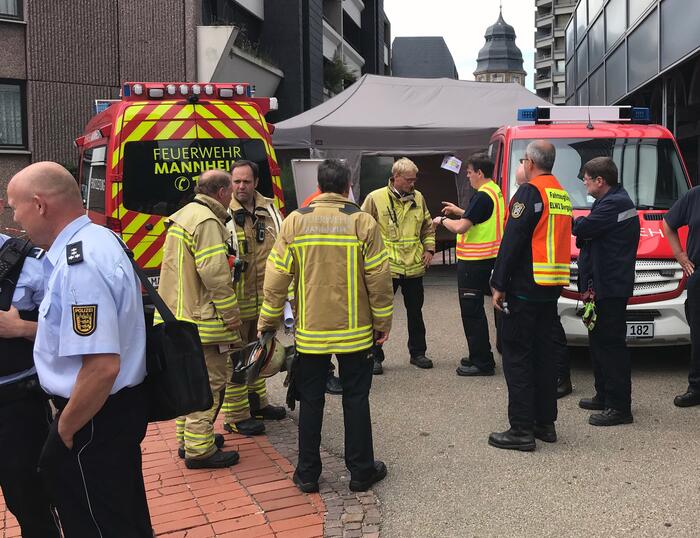 Brand Hochhaus am Neckarufer – Gebäude wird evakuiert