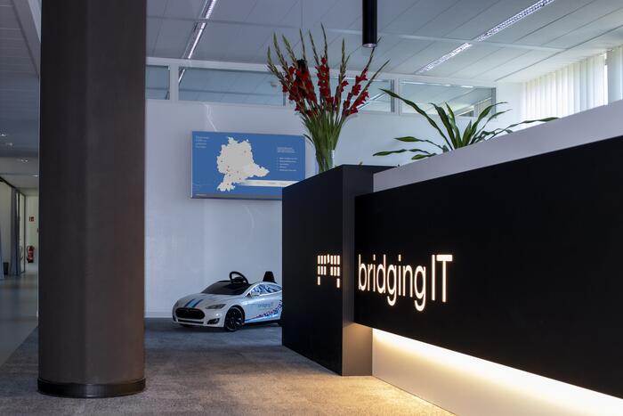 Moderne, hell und offen gestaltete Büroräume sind Teil der Philosophie von bridgingIT 