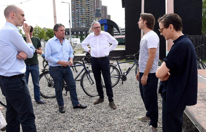 Vorstellung des Projekts ALTER im Rahmen der Fahrradtour von Minister Manne Lucha durch die Neckarstadt-West.