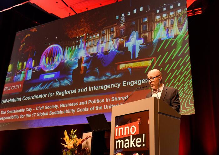 Vortrag von Roi Chiti (United Nations) beim Symposium people- planet-profi