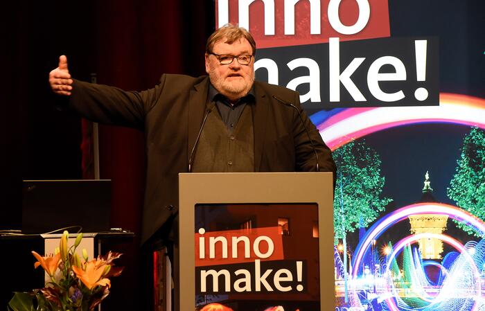 Vortrag von Wolf Lotter, brand eins, beim Symposium people-planet-prof