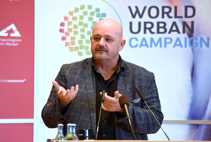 Rolf Stahlhofen bei seiner Keynote beim UTC 2019