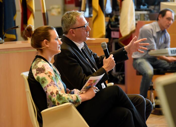 OB Dr. Peter Kurz bei der Abschlussdiskussion beim 3. UTC in Mannheim