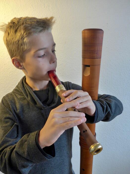 Pepe Chevallier auf der Blockflöte