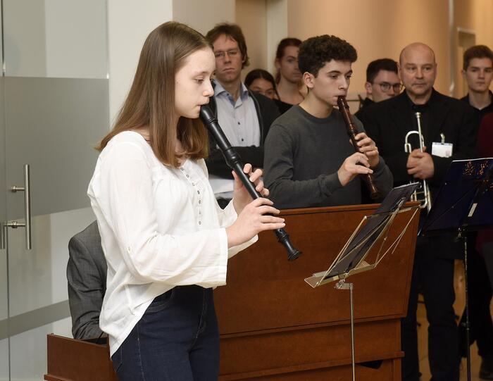 Flötenmusik beim Weihnachtsliedersingen im Rathaus 