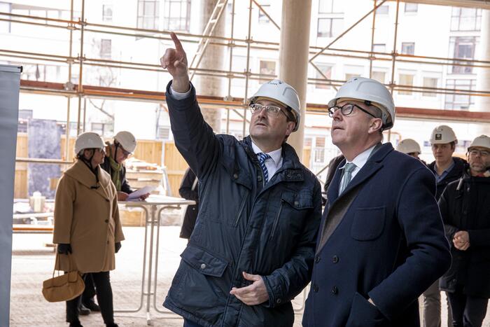 Rundgang des Oberbürgermeisters auf der Baustelle des Neuen Technischen Rathauses