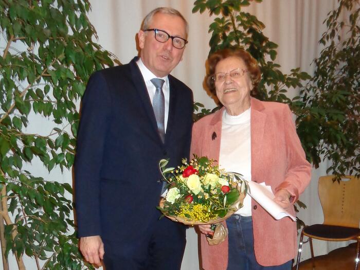 Oberbürgermeister Dr. Peter Kurz mit Ulla Hoffmann